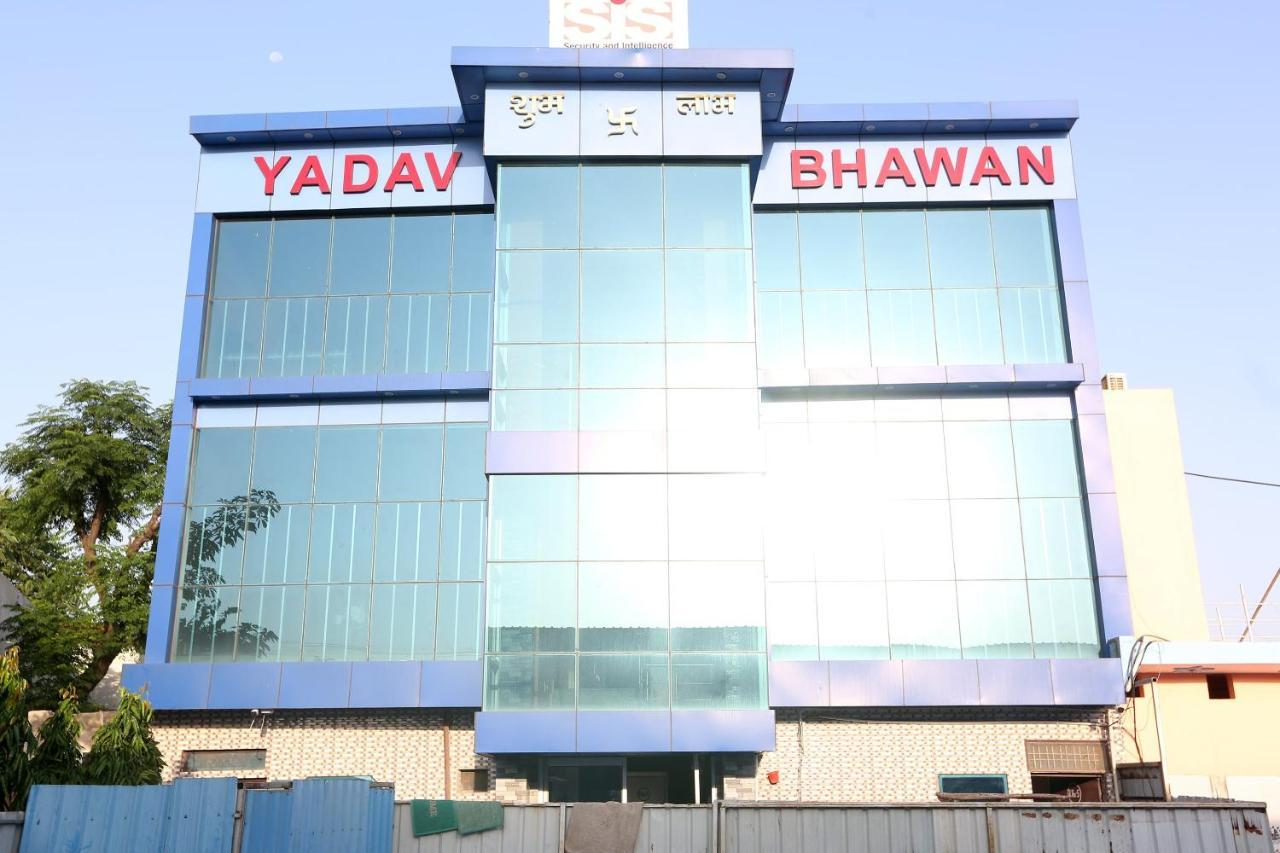 Oyo 22221 Yadav Hotel Bhiwadi Exterior foto